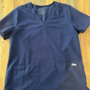 Figs scrub top